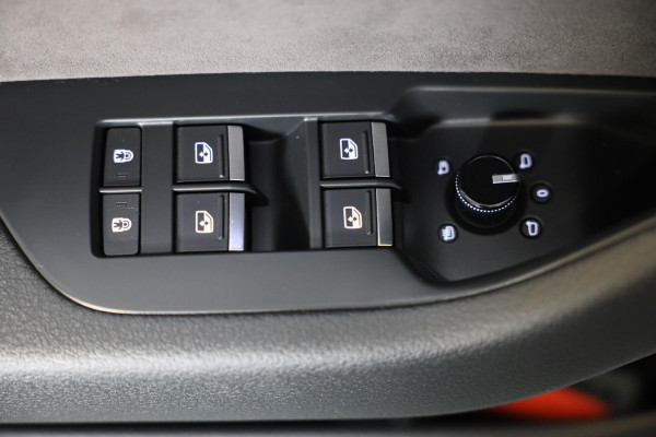 Audi A6 Avant 45 TFSI Quattro S6 Look / NAP / Navi / Cruise Control / Lane Assist / Camera / Memory / Elek Stoelen / Led / 20 Inc Audi A6 Avant 45 TFSI Quattro S6 Look / NAP / Navi / Cruise Control / Lane Assist / Camera / Memory / Elek Stoelen / Led / 20 Inc