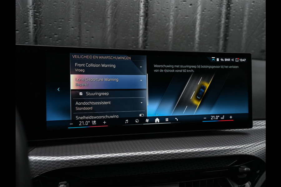 BMW 3 Serie Touring 330e | M-SPORT | GROTE ACCU | 19,5 kWh | CAMERA | SHADOW-LINE | FACELIFT | FULL-LED | STUUR- EN STOELVERWARMING | LED |