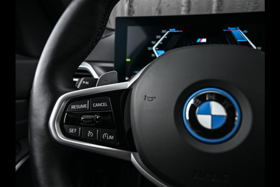 BMW 3 Serie Touring 330e | M-SPORT | GROTE ACCU | 19,5 kWh | CAMERA | SHADOW-LINE | FACELIFT | FULL-LED | STUUR- EN STOELVERWARMING | LED |
