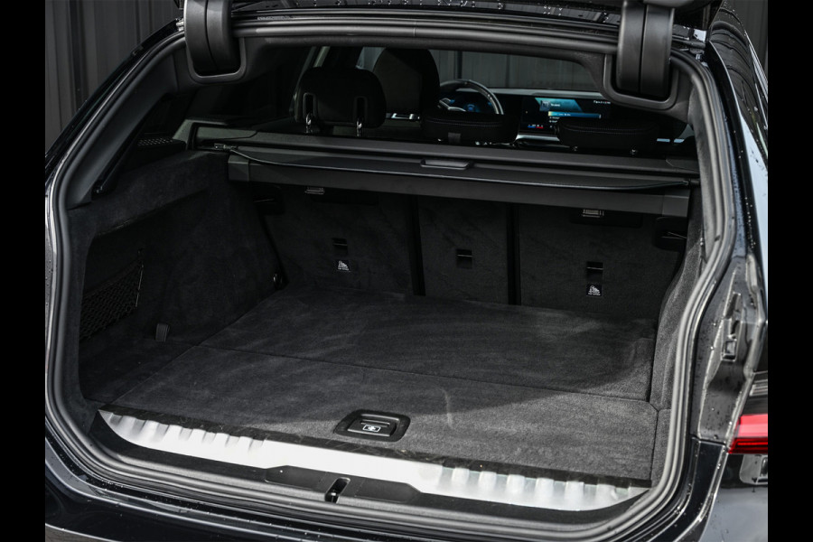 BMW 3 Serie Touring 330e | M-SPORT | GROTE ACCU | 19,5 kWh | CAMERA | SHADOW-LINE | FACELIFT | FULL-LED | STUUR- EN STOELVERWARMING | LED |