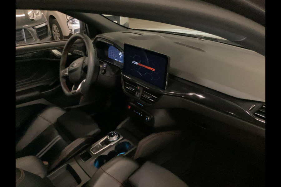 Ford Focus 2.3 EcoBoost ST-X | 280pk Automaat! | Winter Pack | AGR-stoelen | Camera | Bang&Olufsen | Head up Display