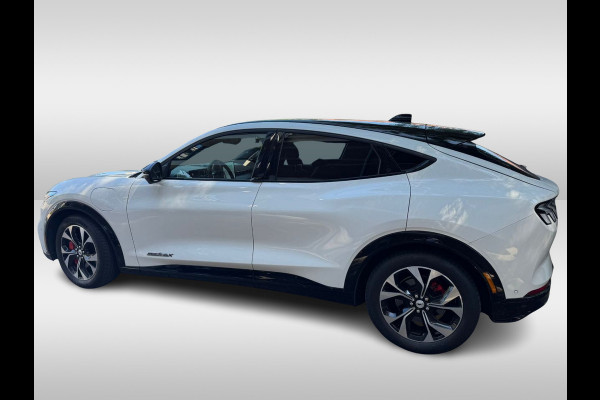 Ford Mustang Mach-E Extended AWD 98 kWh / Panoramadak / Camera / Leder / 19'' / B&O / Keyless / DAB / Dodehoek / ACC / Navigatie / Sfeerverlichting / Stoelverwarming Ford Mustang Mach-E Extended AWD 98 kWh / Panoramadak / Camera / Leder / 19'' / B&O / Keyless / DAB / Dodehoek / ACC / Navigatie / Sfeerverlichting / Stoelverwarming