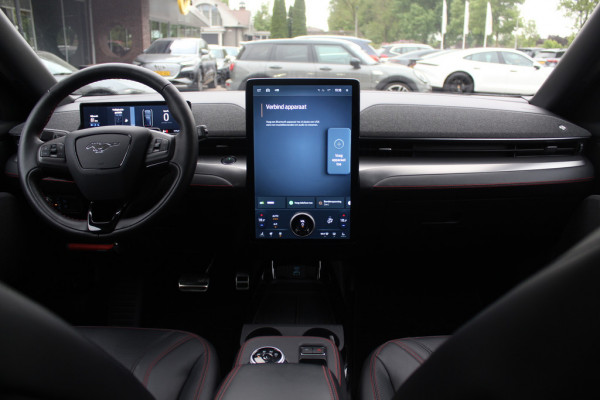 Ford Mustang Mach-E Extended AWD 98 kWh / Panoramadak / Camera / Leder / 19'' / B&O / Keyless / DAB / Dodehoek / ACC / Navigatie / Sfeerverlichting / Stoelverwarming Ford Mustang Mach-E Extended AWD 98 kWh / Panoramadak / Camera / Leder / 19'' / B&O / Keyless / DAB / Dodehoek / ACC / Navigatie / Sfeerverlichting / Stoelverwarming