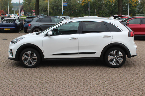 Kia e-Niro DynamicPlusLine 64 kWh 61.834 km 1e Eigenaar Nl Auto! / SoH 97.3% / Camera / Schuifdak / Leder / Keyless / Navigatie / Dodehoek / DAB / Cruise Control Kia e-Niro DynamicPlusLine 64 kWh 61.834 km 1e Eigenaar Nl Auto! / SoH 97.3% / Camera / Schuifdak / Leder / Keyless / Navigatie / Dodehoek / DAB / Cruise Control