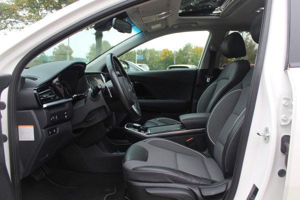 Kia e-Niro DynamicPlusLine 64 kWh 61.834 km 1e Eigenaar Nl Auto! / SoH 97.3% / Camera / Schuifdak / Leder / Keyless / Navigatie / Dodehoek / DAB / Cruise Control Kia e-Niro DynamicPlusLine 64 kWh 61.834 km 1e Eigenaar Nl Auto! / SoH 97.3% / Camera / Schuifdak / Leder / Keyless / Navigatie / Dodehoek / DAB / Cruise Control