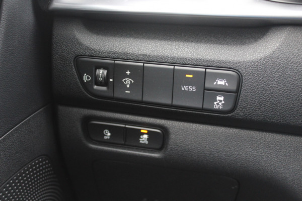 Kia e-Niro DynamicPlusLine 64 kWh 61.834 km 1e Eigenaar Nl Auto! / SoH 97.3% / Camera / Schuifdak / Leder / Keyless / Navigatie / Dodehoek / DAB / Cruise Control Kia e-Niro DynamicPlusLine 64 kWh 61.834 km 1e Eigenaar Nl Auto! / SoH 97.3% / Camera / Schuifdak / Leder / Keyless / Navigatie / Dodehoek / DAB / Cruise Control