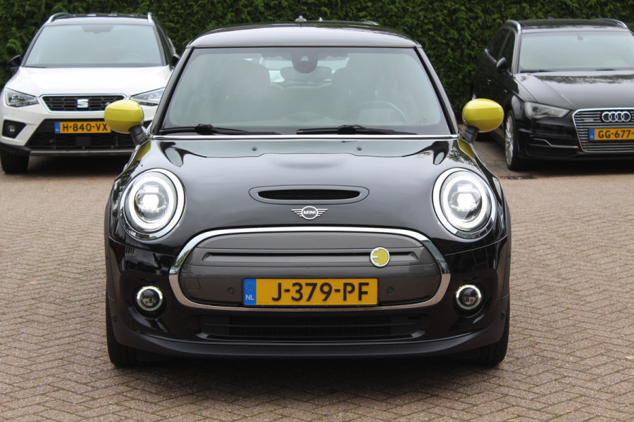 MINI Mini Electric Charged 33 kWh / SoH 95.8% / Camera / Head-up / Leder / Harman Kardon / Keyless / 17'' / CarPlay / Stoelverwarming / Matrix LED / DAB / Cruise Control