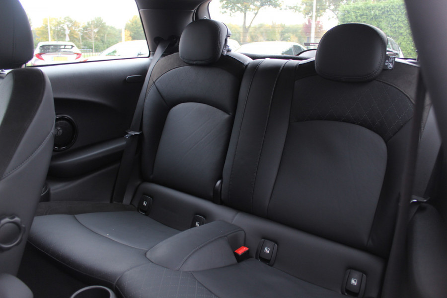 MINI Mini Electric Charged 33 kWh / SoH 95.8% / Camera / Head-up / Leder / Harman Kardon / Keyless / 17'' / CarPlay / Stoelverwarming / Matrix LED / DAB / Cruise Control