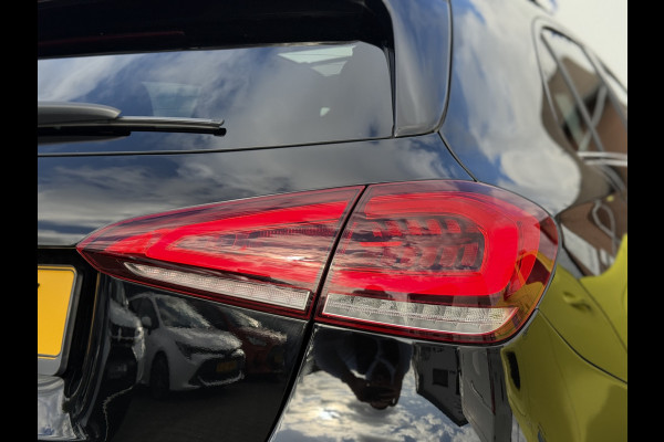 Mercedes-Benz A-Klasse 200 Business Solution AMG | Pano | Ambient Light | LED | CarPlay | 19 inch