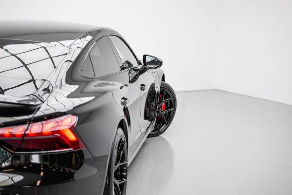 Audi e-tron GT RS 93 kWh |Full Carbon|Luchtvering|Vossen|Nightvision|HUD|B&O|Massage| Audi e-tron GT RS 93 kWh |Full Carbon|Luchtvering|Vossen|Nightvision|HUD|B&O|Massage|