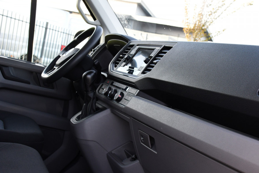 Volkswagen Crafter 35 2.0 TDI L3H2 Black Edition Camera, Carplay, Stoelverwarming, LED, Trekhaak, Sensoren, multimedia, Automaat, Uniek! Volkswagen Crafter 35 2.0 TDI L3H2 Black Edition Camera, Carplay, Stoelverwarming, LED, Trekhaak, Sensoren, multimedia, Automaat, Uniek!