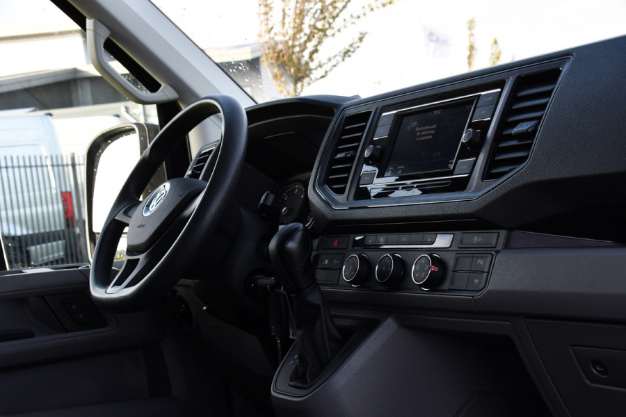 Volkswagen Crafter 35 2.0 TDI L3H2 Black Edition Camera, Carplay, Stoelverwarming, LED, Trekhaak, Sensoren, multimedia, Automaat, Uniek! Volkswagen Crafter 35 2.0 TDI L3H2 Black Edition Camera, Carplay, Stoelverwarming, LED, Trekhaak, Sensoren, multimedia, Automaat, Uniek!