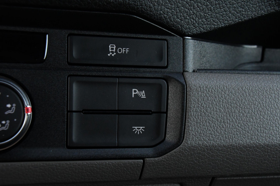 Volkswagen Crafter 35 2.0 TDI L3H2 Black Edition Camera, Carplay, Stoelverwarming, LED, Trekhaak, Sensoren, multimedia, Automaat, Uniek! Volkswagen Crafter 35 2.0 TDI L3H2 Black Edition Camera, Carplay, Stoelverwarming, LED, Trekhaak, Sensoren, multimedia, Automaat, Uniek!