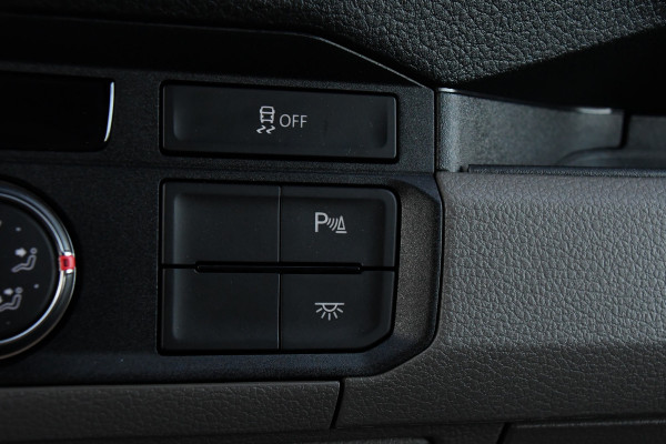 Volkswagen Crafter 35 2.0 TDI L3H2 Black Edition Camera, Carplay, Stoelverwarming, LED, Trekhaak, Sensoren, multimedia, Automaat, Uniek! Volkswagen Crafter 35 2.0 TDI L3H2 Black Edition Camera, Carplay, Stoelverwarming, LED, Trekhaak, Sensoren, multimedia, Automaat, Uniek!