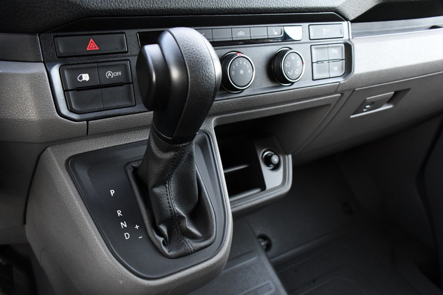 Volkswagen Crafter 35 2.0 TDI L3H2 Black Edition Camera, Carplay, Stoelverwarming, LED, Trekhaak, Sensoren, multimedia, Automaat, Uniek! Volkswagen Crafter 35 2.0 TDI L3H2 Black Edition Camera, Carplay, Stoelverwarming, LED, Trekhaak, Sensoren, multimedia, Automaat, Uniek!