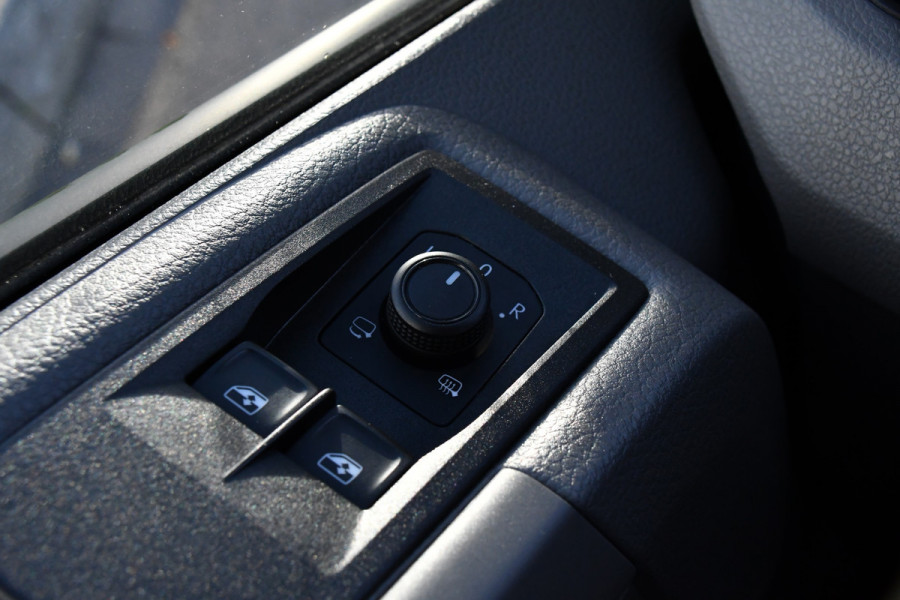 Volkswagen Crafter 35 2.0 TDI L3H2 Black Edition Camera, Carplay, Stoelverwarming, LED, Trekhaak, Sensoren, multimedia, Automaat, Uniek! Volkswagen Crafter 35 2.0 TDI L3H2 Black Edition Camera, Carplay, Stoelverwarming, LED, Trekhaak, Sensoren, multimedia, Automaat, Uniek!