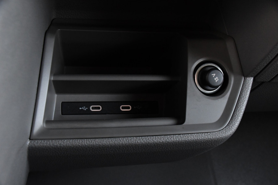 Volkswagen Crafter 35 2.0 TDI L3H2 Black Edition Camera, Carplay, Stoelverwarming, LED, Trekhaak, Sensoren, multimedia, Automaat, Uniek! Volkswagen Crafter 35 2.0 TDI L3H2 Black Edition Camera, Carplay, Stoelverwarming, LED, Trekhaak, Sensoren, multimedia, Automaat, Uniek!