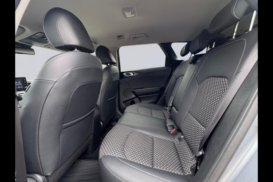 Kia Ceed Sportswagon 1.5 T-GDi 160 pk DynamicLine, achteruitrijcamera, 1/2 lederen sportinterieur , 16 inch, vele opties