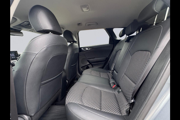 Kia Ceed Sportswagon 1.5 T-GDi 160 pk DynamicLine, achteruitrijcamera, 1/2 lederen sportinterieur , 16 inch, vele opties