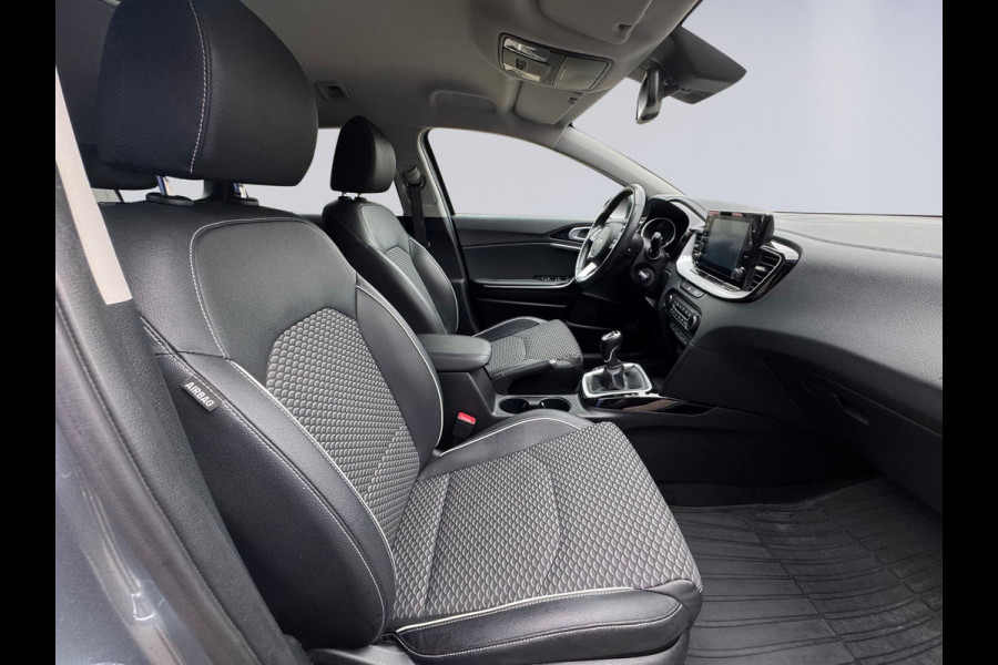 Kia Ceed Sportswagon 1.5 T-GDi 160 pk DynamicLine, achteruitrijcamera, 1/2 lederen sportinterieur , 16 inch, vele opties
