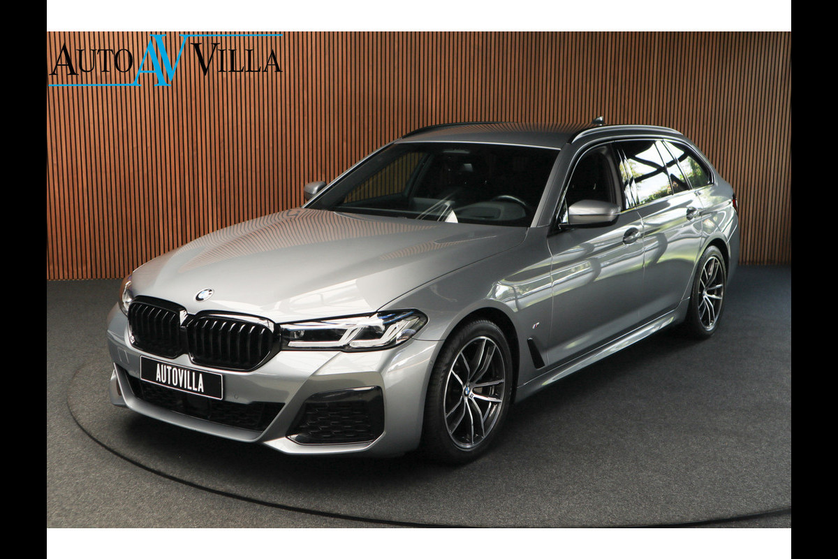 BMW 5 Serie Touring 520i M-Sport HUD Matrix DAP ACC Leer PDC Elektr. uitklapbaar trekhaak Elektr. bedienbaar achterklep Navi Camera Climate (3-zone) Memory seats PDC Zwarte binnenhemel LM velgen BTW auto BMW 5 Serie Touring 520i M-Sport HUD Matrix DAP ACC Leer PDC Elektr. uitklapbaar trekhaak Elektr. bedienbaar achterklep Navi Camera Climate (3-zone) Memory seats PDC Zwarte binnenhemel LM velgen BTW auto