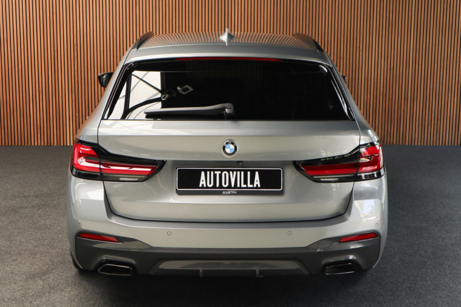 BMW 5 Serie Touring 520i M-Sport HUD Matrix DAP ACC Leer PDC Elektr. uitklapbaar trekhaak Elektr. bedienbaar achterklep Navi Camera Climate (3-zone) Memory seats PDC Zwarte binnenhemel LM velgen BTW auto