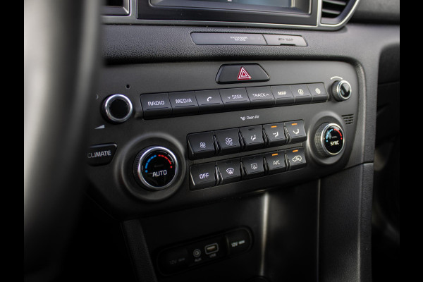 Kia Sportage 1.6 GDI DynamicLine NL auto | Kia dealer onderhouden | Navigatie | Achteruitrijcamera | Trekhaak | Kia Sportage 1.6 GDI DynamicLine NL auto | Kia dealer onderhouden | Navigatie | Achteruitrijcamera | Trekhaak |