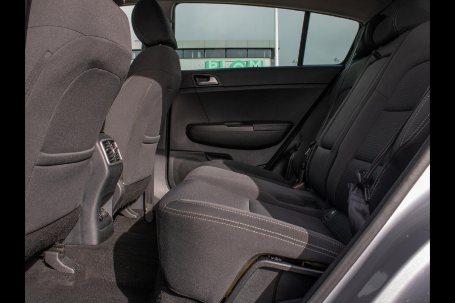 Kia Sportage 1.6 GDI DynamicLine NL auto | Kia dealer onderhouden | Navigatie | Achteruitrijcamera | Trekhaak | Kia Sportage 1.6 GDI DynamicLine NL auto | Kia dealer onderhouden | Navigatie | Achteruitrijcamera | Trekhaak |