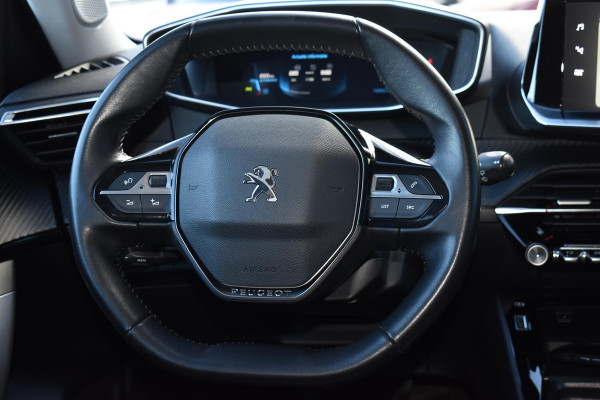 Peugeot 2008 1.2 PureTech 130PK Allure Pack | Carplay | Camera | 3D Dashb. | Stoelverw. | Incl. garantie Peugeot 2008 1.2 PureTech 130PK Allure Pack | Carplay | Camera | 3D Dashb. | Stoelverw. | Incl. garantie