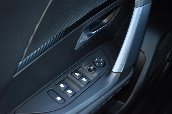 Peugeot 2008 1.2 PureTech 130PK Allure Pack | Carplay | Camera | 3D Dashb. | Stoelverw. | Incl. garantie Peugeot 2008 1.2 PureTech 130PK Allure Pack | Carplay | Camera | 3D Dashb. | Stoelverw. | Incl. garantie