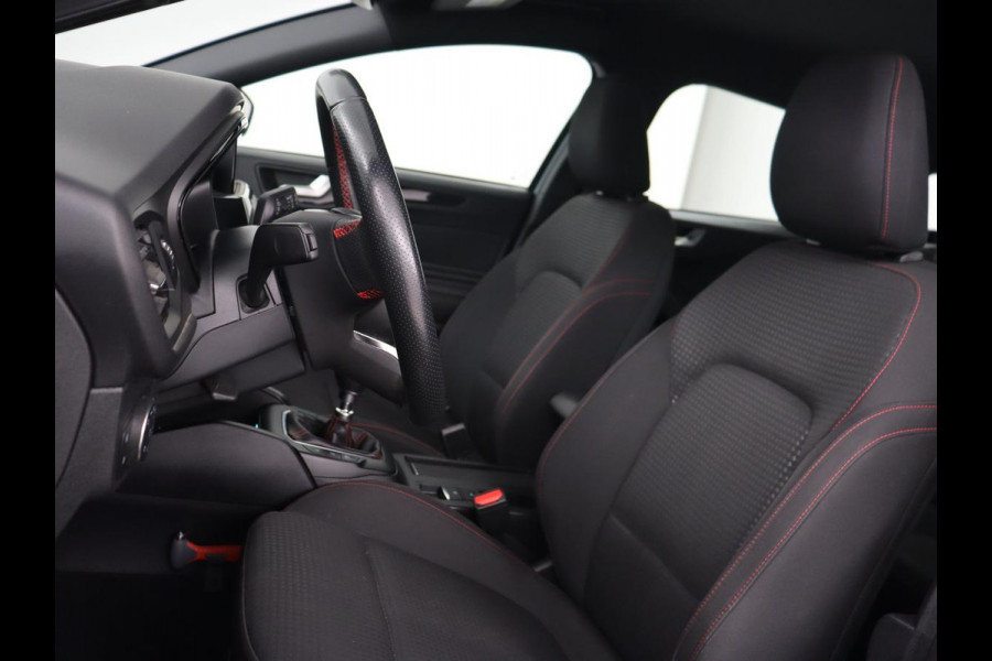 Ford Focus 1.0 EcoBoost ST Line | Trekhaak | Keyless | Carplay | Navigatie | Climate control | Full LED | Parkeerhulp | Cruise control Ford Focus 1.0 EcoBoost ST Line | Trekhaak | Keyless | Carplay | Navigatie | Climate control | Full LED | Parkeerhulp | Cruise control