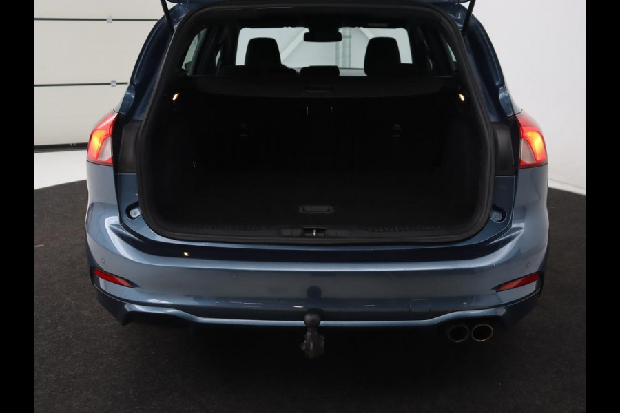 Ford Focus 1.0 EcoBoost ST Line | Trekhaak | Keyless | Carplay | Navigatie | Climate control | Full LED | Parkeerhulp | Cruise control Ford Focus 1.0 EcoBoost ST Line | Trekhaak | Keyless | Carplay | Navigatie | Climate control | Full LED | Parkeerhulp | Cruise control