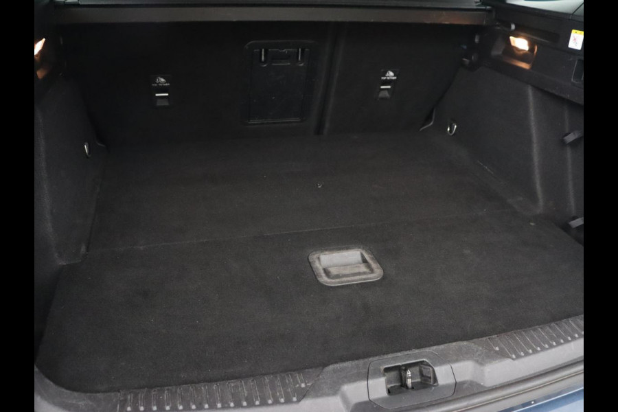 Ford Focus 1.0 EcoBoost ST Line | Trekhaak | Keyless | Carplay | Navigatie | Climate control | Full LED | Parkeerhulp | Cruise control Ford Focus 1.0 EcoBoost ST Line | Trekhaak | Keyless | Carplay | Navigatie | Climate control | Full LED | Parkeerhulp | Cruise control