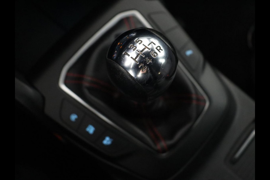 Ford Focus 1.0 EcoBoost ST Line | Trekhaak | Keyless | Carplay | Navigatie | Climate control | Full LED | Parkeerhulp | Cruise control Ford Focus 1.0 EcoBoost ST Line | Trekhaak | Keyless | Carplay | Navigatie | Climate control | Full LED | Parkeerhulp | Cruise control