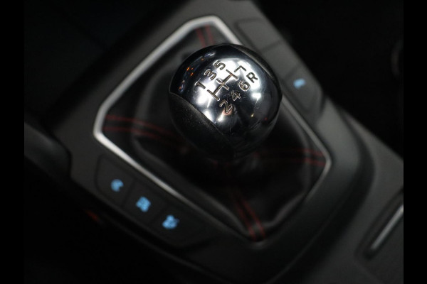 Ford Focus 1.0 EcoBoost ST Line | Trekhaak | Keyless | Carplay | Navigatie | Climate control | Full LED | Parkeerhulp | Cruise control Ford Focus 1.0 EcoBoost ST Line | Trekhaak | Keyless | Carplay | Navigatie | Climate control | Full LED | Parkeerhulp | Cruise control