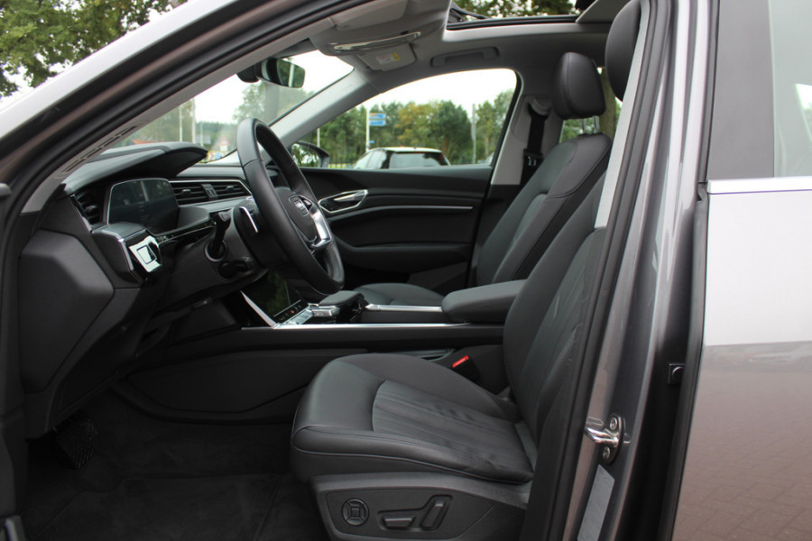 Audi e-tron e-tron 50 quattro Launch edition plus 71 kWh / Panoramadak / Luchtvering / ACC / Virtual Cockpit / 20'' / Navigatie / Leder Audi e-tron e-tron 50 quattro Launch edition plus 71 kWh / Panoramadak / Luchtvering / ACC / Virtual Cockpit / 20'' / Navigatie / Leder