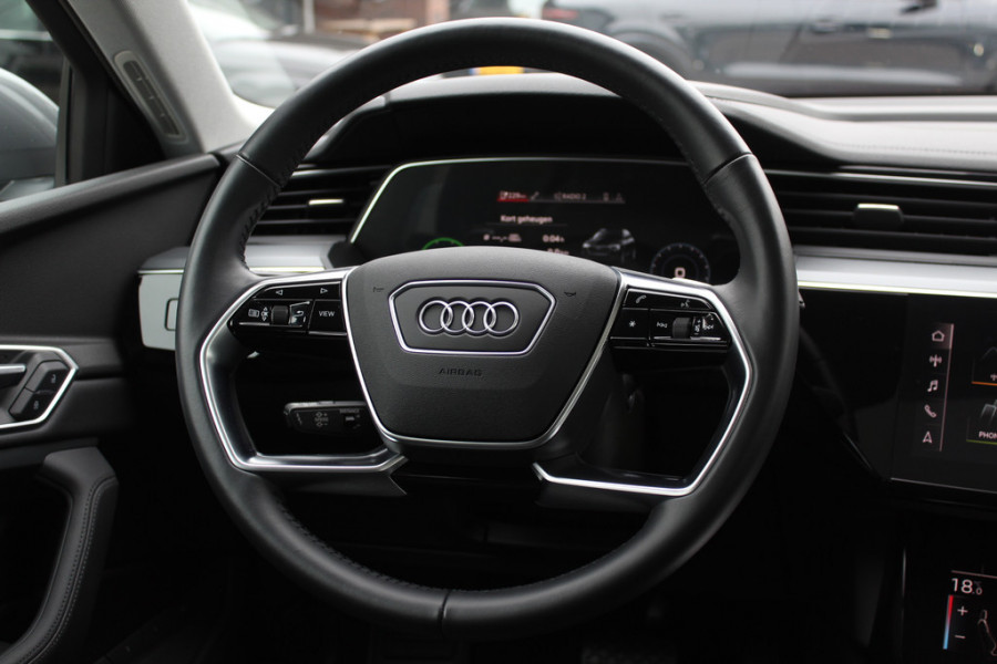 Audi e-tron e-tron 50 quattro Launch edition plus 71 kWh / Panoramadak / Luchtvering / ACC / Virtual Cockpit / 20'' / Navigatie / Leder Audi e-tron e-tron 50 quattro Launch edition plus 71 kWh / Panoramadak / Luchtvering / ACC / Virtual Cockpit / 20'' / Navigatie / Leder
