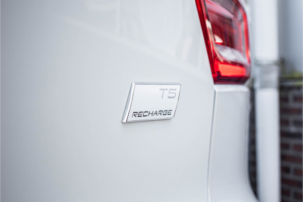 Volvo XC40 1.5 T5 Recharge R-Design | Pano | Trekhaak Volvo XC40 1.5 T5 Recharge R-Design | Pano | Trekhaak