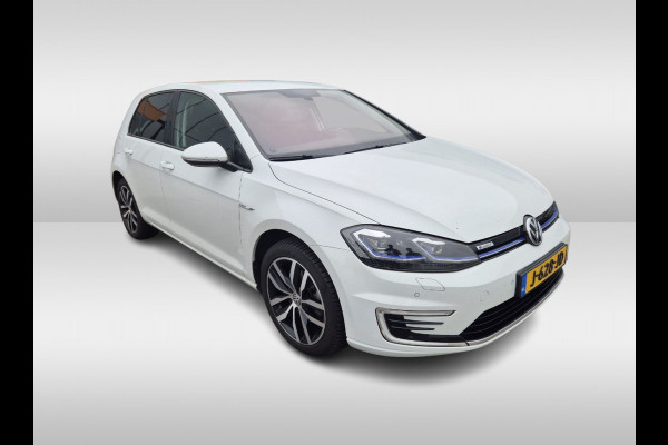 Volkswagen e-Golf E-DITION / CarPlay / Virtual Cockpit / Warmtepomp / 17'' / Parkeerhulp V+A / Stoelverwarming / DAB / ACC Volkswagen e-Golf E-DITION / CarPlay / Virtual Cockpit / Warmtepomp / 17'' / Parkeerhulp V+A / Stoelverwarming / DAB / ACC