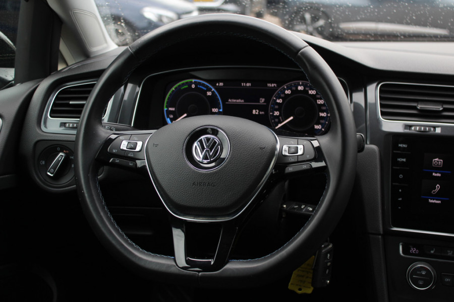 Volkswagen e-Golf E-DITION / CarPlay / Virtual Cockpit / Warmtepomp / 17'' / Parkeerhulp V+A / Stoelverwarming / DAB / ACC Volkswagen e-Golf E-DITION / CarPlay / Virtual Cockpit / Warmtepomp / 17'' / Parkeerhulp V+A / Stoelverwarming / DAB / ACC