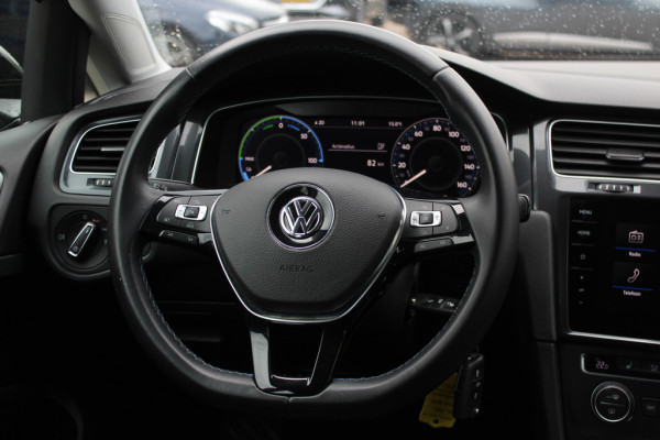 Volkswagen e-Golf E-DITION / CarPlay / Virtual Cockpit / Warmtepomp / 17'' / Parkeerhulp V+A / Stoelverwarming / DAB / ACC Volkswagen e-Golf E-DITION / CarPlay / Virtual Cockpit / Warmtepomp / 17'' / Parkeerhulp V+A / Stoelverwarming / DAB / ACC