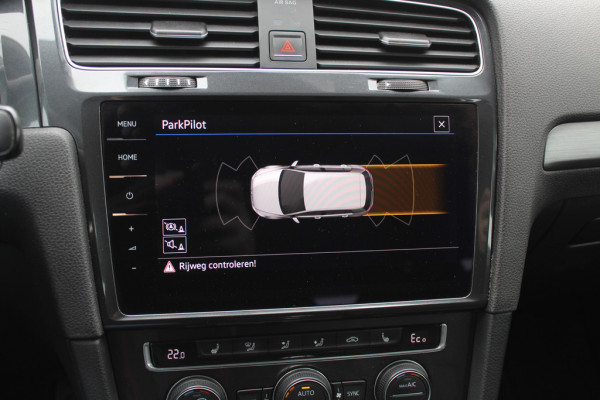 Volkswagen e-Golf E-DITION / CarPlay / Virtual Cockpit / Warmtepomp / 17'' / Parkeerhulp V+A / Stoelverwarming / DAB / ACC Volkswagen e-Golf E-DITION / CarPlay / Virtual Cockpit / Warmtepomp / 17'' / Parkeerhulp V+A / Stoelverwarming / DAB / ACC