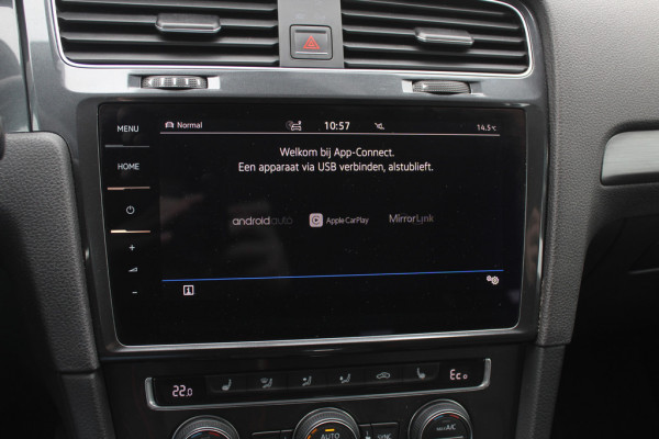 Volkswagen e-Golf E-DITION / CarPlay / Virtual Cockpit / Warmtepomp / 17'' / Parkeerhulp V+A / Stoelverwarming / DAB / ACC Volkswagen e-Golf E-DITION / CarPlay / Virtual Cockpit / Warmtepomp / 17'' / Parkeerhulp V+A / Stoelverwarming / DAB / ACC
