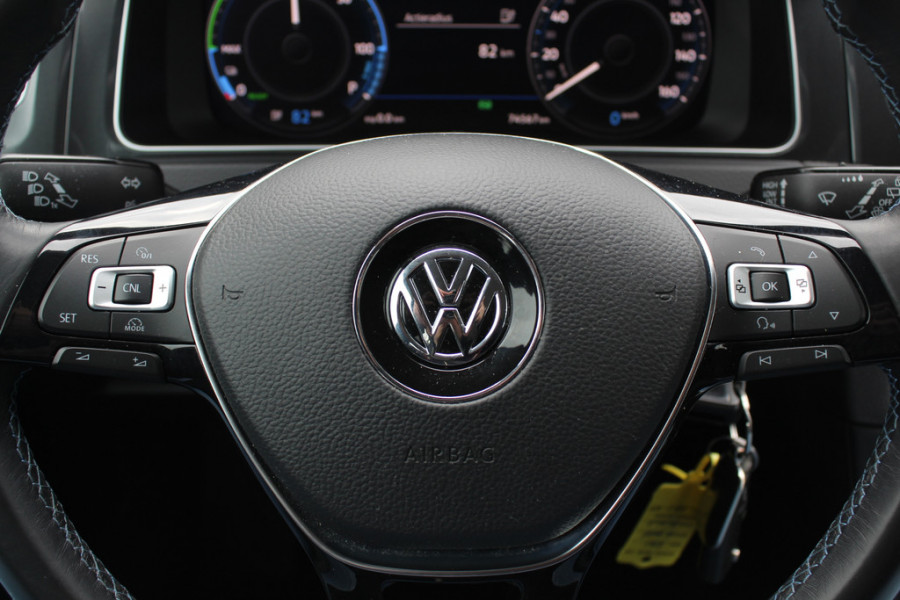 Volkswagen e-Golf E-DITION / CarPlay / Virtual Cockpit / Warmtepomp / 17'' / Parkeerhulp V+A / Stoelverwarming / DAB / ACC Volkswagen e-Golf E-DITION / CarPlay / Virtual Cockpit / Warmtepomp / 17'' / Parkeerhulp V+A / Stoelverwarming / DAB / ACC