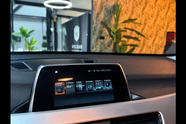 BMW X1 XDrive20i Executive Garantie Camera StoelVW Elek Achterklep PDC Cruise Navi Clima Led Lane All Season Rijklaar BMW X1 XDrive20i Executive Garantie Camera StoelVW Elek Achterklep PDC Cruise Navi Clima Led Lane All Season Rijklaar