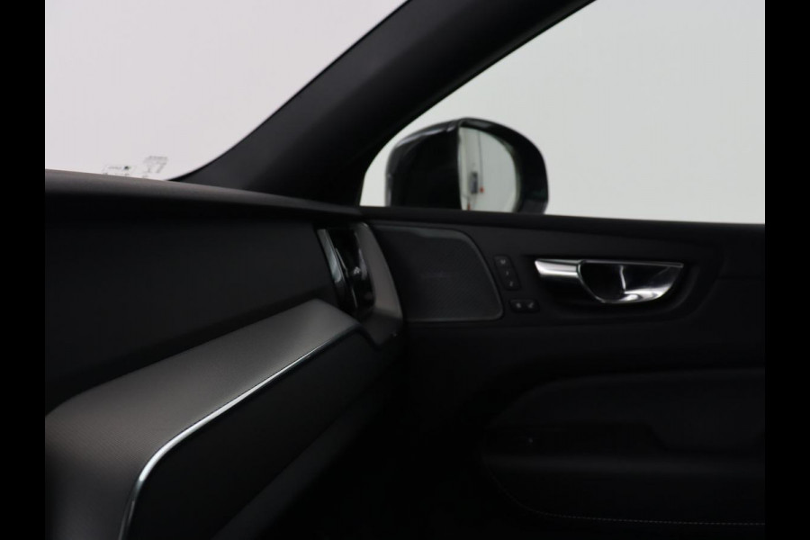 Volvo XC60 2.0 Recharge T8 AWD R Design | Panoramadak | Head-Up | 360 Camera | Stoel & stuurverwarming | Carplay | Keyless | Harman/Kardon | Navigatie | Half leder | Memory | PHEV | Plug In
