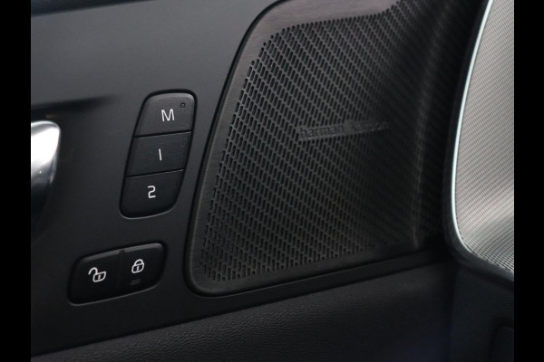 Volvo XC60 2.0 Recharge T8 AWD R Design | Panoramadak | Head-Up | 360 Camera | Stoel & stuurverwarming | Carplay | Keyless | Harman/Kardon | Navigatie | Half leder | Memory | PHEV | Plug In