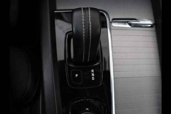 Volvo XC60 2.0 Recharge T8 AWD R Design | Panoramadak | Head-Up | 360 Camera | Stoel & stuurverwarming | Carplay | Keyless | Harman/Kardon | Navigatie | Half leder | Memory | PHEV | Plug In