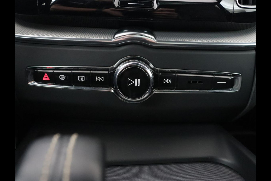Volvo XC60 2.0 Recharge T8 AWD R Design | Panoramadak | Head-Up | 360 Camera | Stoel & stuurverwarming | Carplay | Keyless | Harman/Kardon | Navigatie | Half leder | Memory | PHEV | Plug In