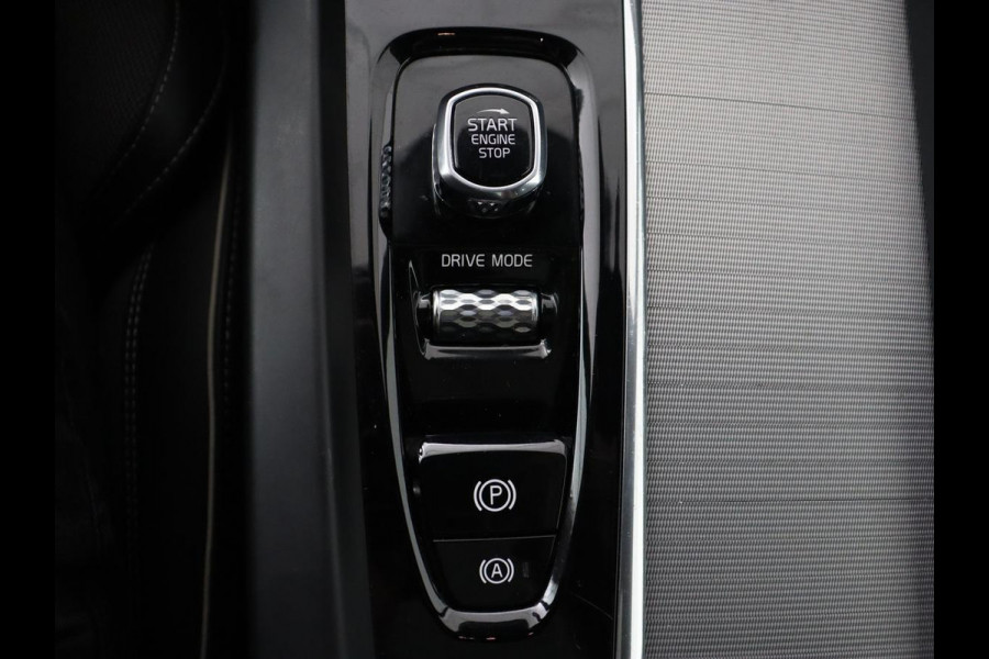 Volvo XC60 2.0 Recharge T8 AWD R Design | Panoramadak | Head-Up | 360 Camera | Stoel & stuurverwarming | Carplay | Keyless | Harman/Kardon | Navigatie | Half leder | Memory | PHEV | Plug In